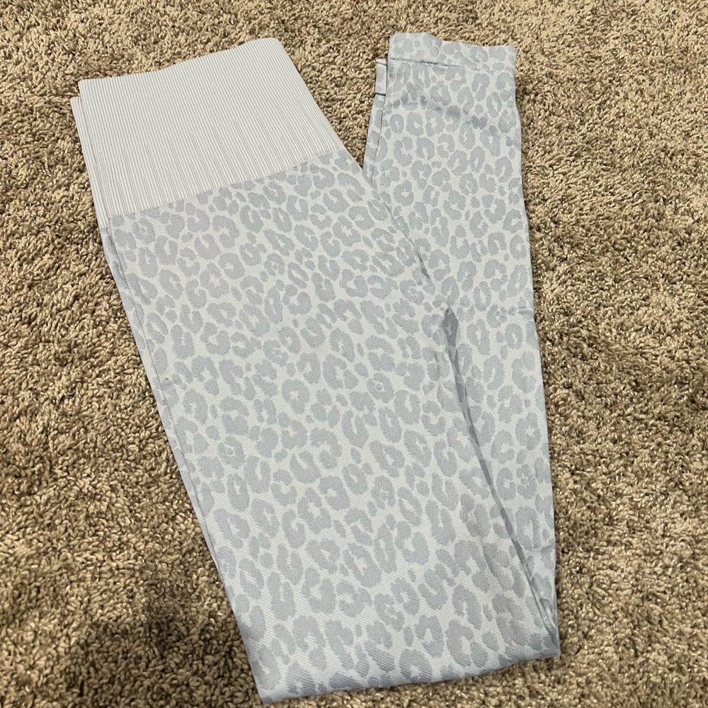 leopard leggings